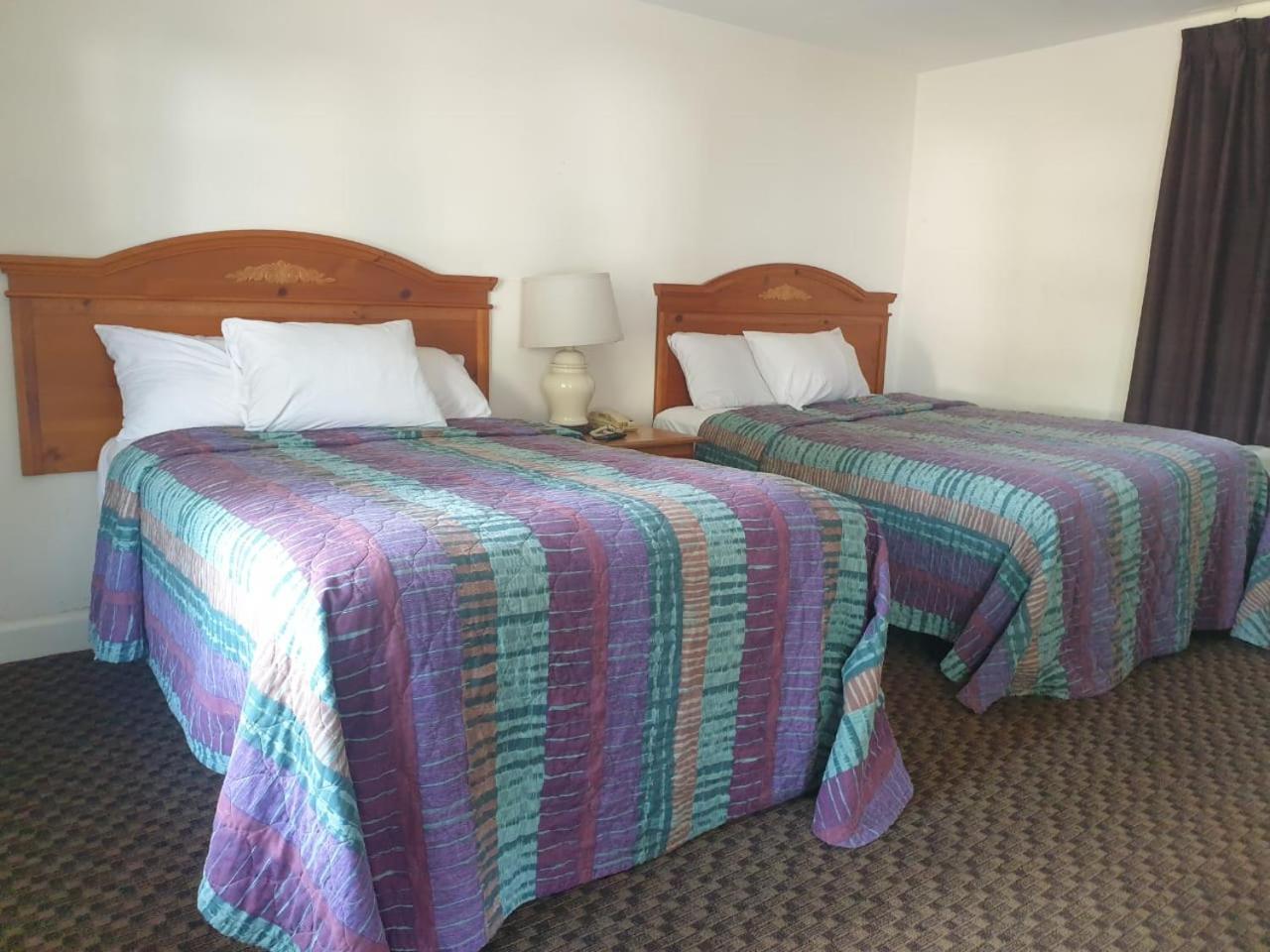 Town & Country Inn シーコンク エクステリア 写真