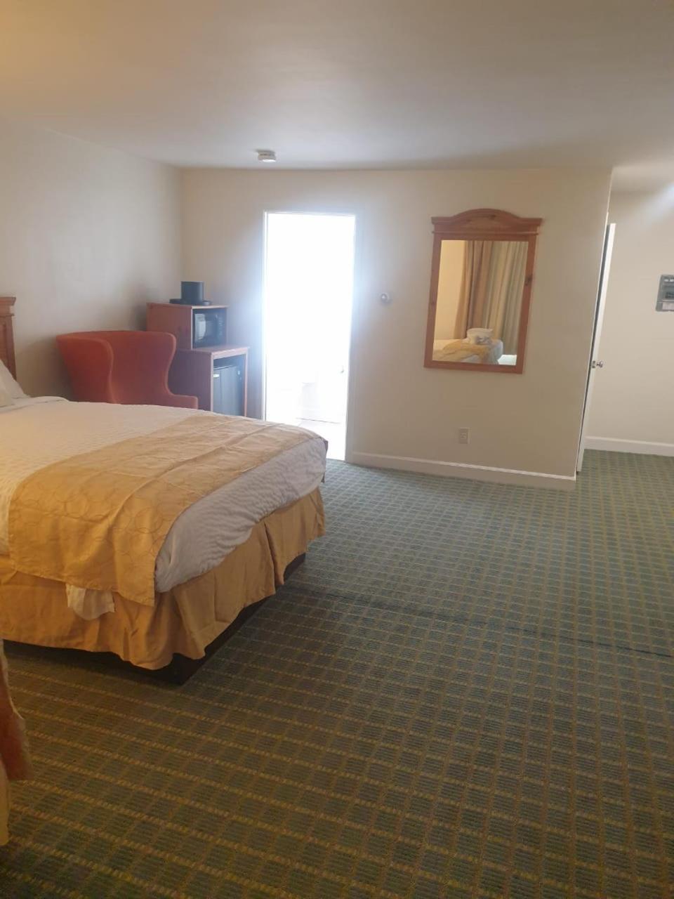 Town & Country Inn シーコンク エクステリア 写真
